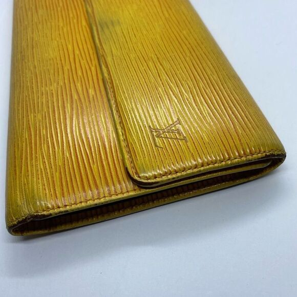 Authentic Vintage 1995 Louis Vuitton Yellow Epi Leather Long Wallet - Picture 4 of 11